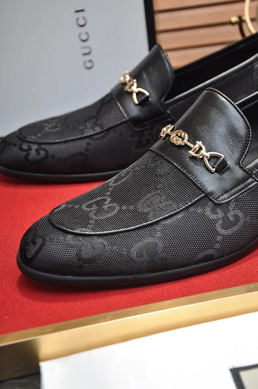 Men's shoes💰500💶Italy's top luxury men's shoe giant (GUCCI) (Gucci) (full cowhide lining) new arrival🍃Original European style🔰 Pleasant to the eye😍In order to make the shoes more durable and non-deformable🌀The production continues to follow traditional methods but there is still no lack of innovation💪Choose original sheepskin for the leather♻️ Smooth and natural And extra bright ⭐Made of imported cowhide, the first choice of rich people 38-45 (45 customized)